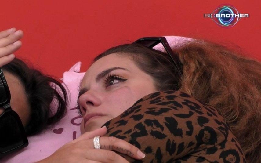 Big Brother. Aurora em lágrimas após aproximação de João e Débora