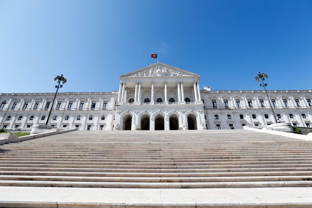 Parlamento aprova na generalidade alargamento do luto parental para 20 dias consecutivos