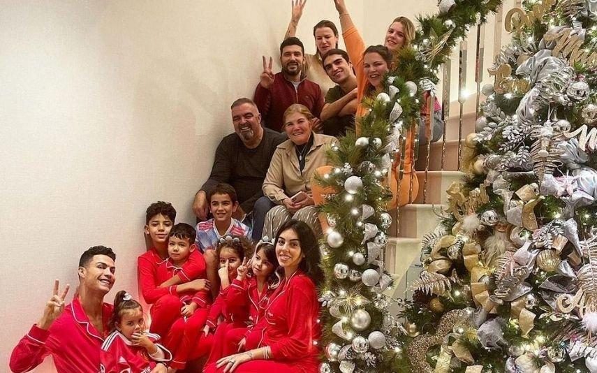 Cristiano Ronaldo celebra Natal em família com foto especial