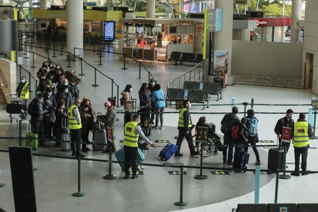 Zona de partidas do aeroporto de Lisboa evacuada