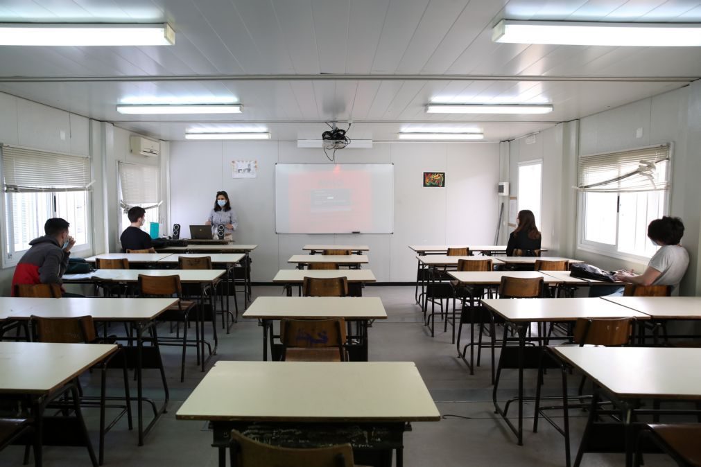 Mais de 100 mil crianças e jovens isolados desde o início das aulas