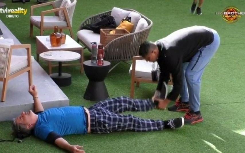 Big Brother Famosos. Bruno de Carvalho levado em braços para o confessionário