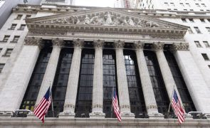 Wall Street fecha em alta pela 4ª sessão consecutiva graças à Fed e a resultados
