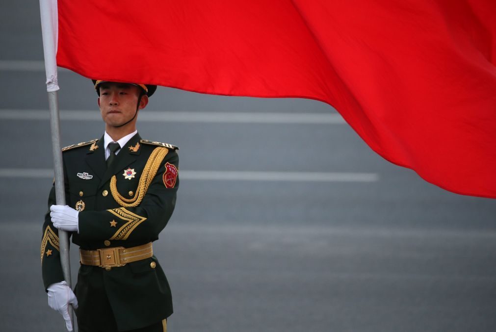 Governo chinês admite que sismo tenha feito centenas de mortos e milhares de feridos