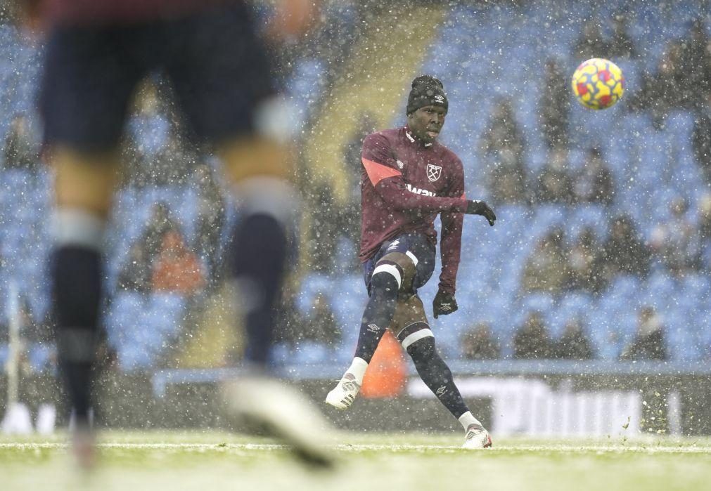 Kurt Zouma pede desculpa após críticas por ter pontapeado um gato