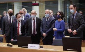 Ucrânia: MNE da UE discutem crescente tensão a leste com homólogo ucraniano