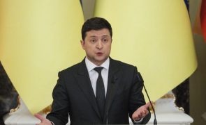 Presidente da Ucrânia anuncia corte de relações diplomáticas com Rússia