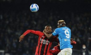 AC Milan vence em Nápoles com golo de Giroud e sobe à liderança