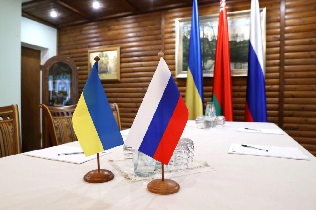 Ucrânia: Kiev anuncia sessão de negociação com Moscovo por videoconferência