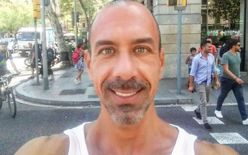 VÍDEO CHOCANTE Nutricionista famoso escapa a ataque terrorista em Barcelona