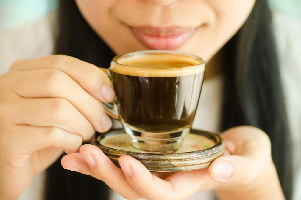 Fique a saber se deverá trocar o café pelo descafeinado