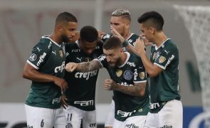Palmeiras estreia-se a vencer e tira Corinthians da liderança do Brasileirão