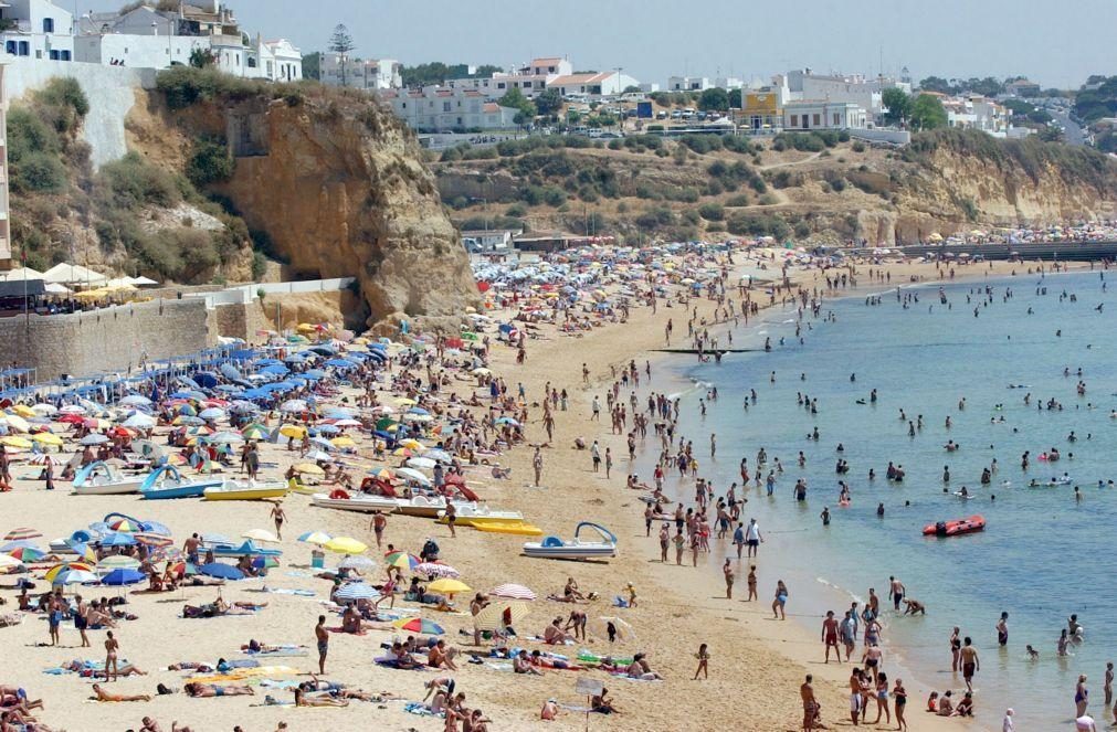 Época balnear abre em algumas praias no domingo