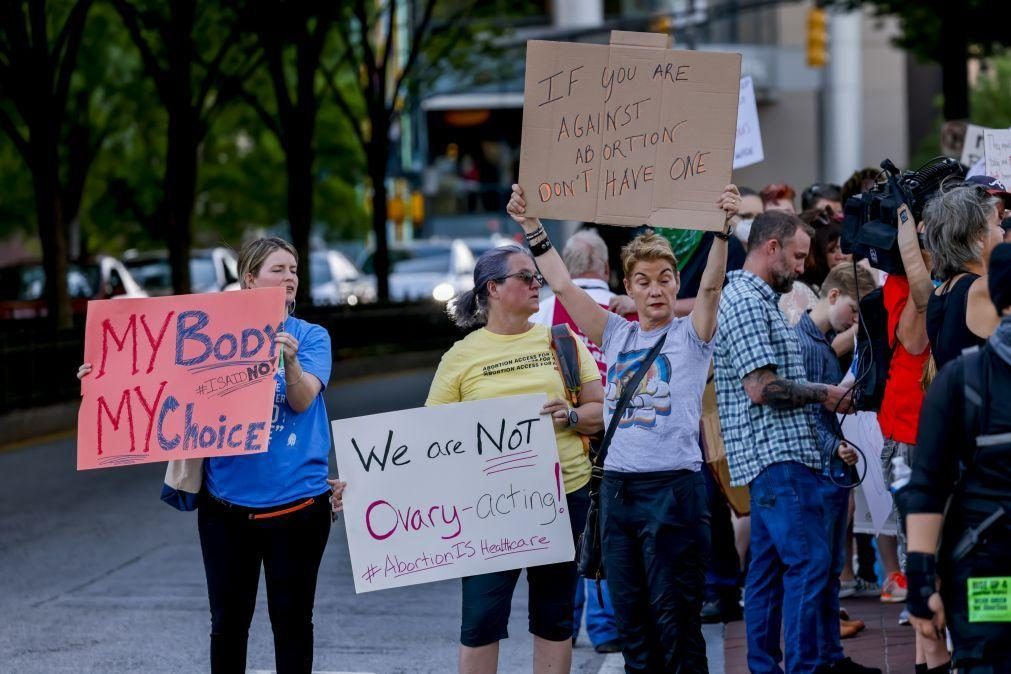 Maioria dos norte-americanos defende proteção do direito ao aborto