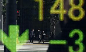 Bolsa de Tóquio abre a perder 0,42%