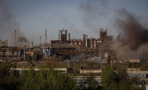 Tropas russas tentam novo assalto à fábrica Azovstal em Mariupol
