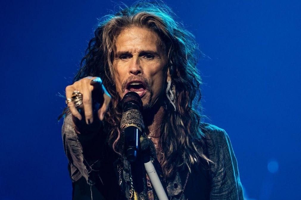 Steven Tyler dos Aerosmith internado após recaída com drogas