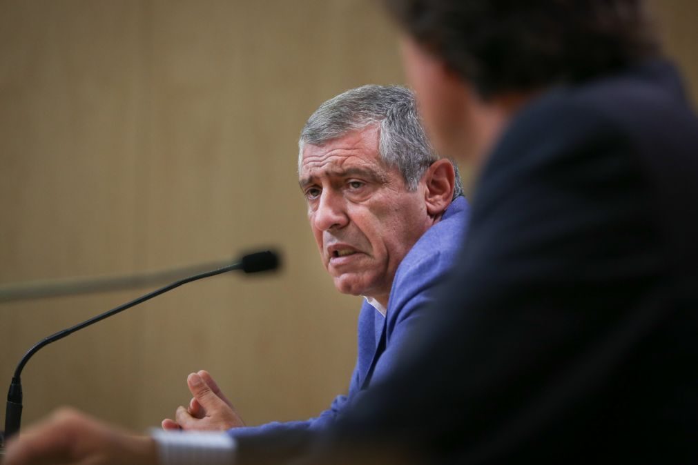 Fernando Santos alerta para competência 