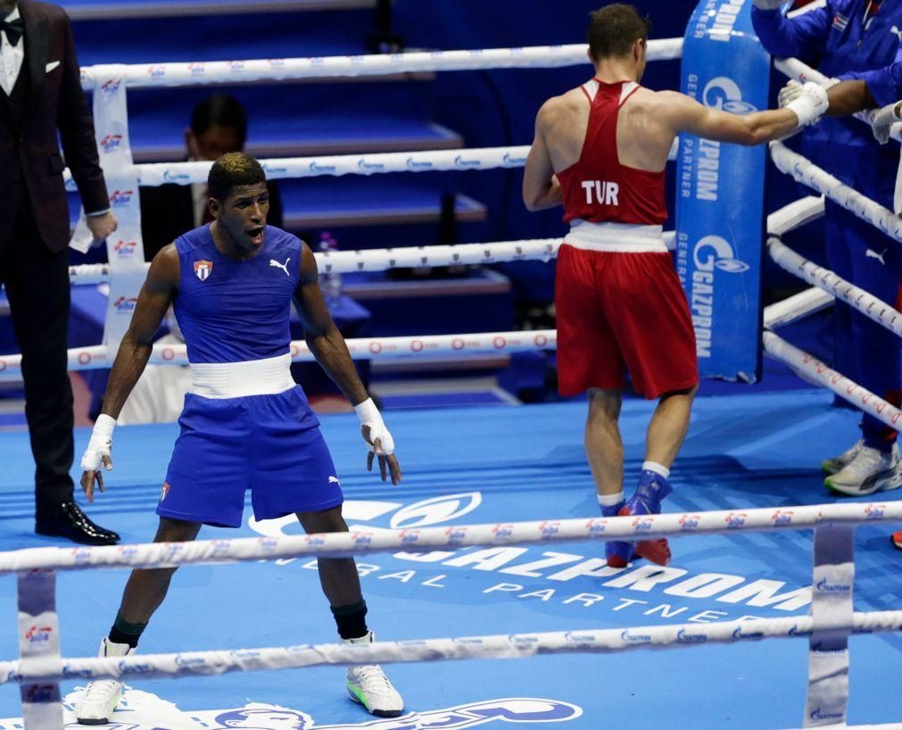 Campeão olímpico de boxe surpreendido em tentativa de fuga de Cuba